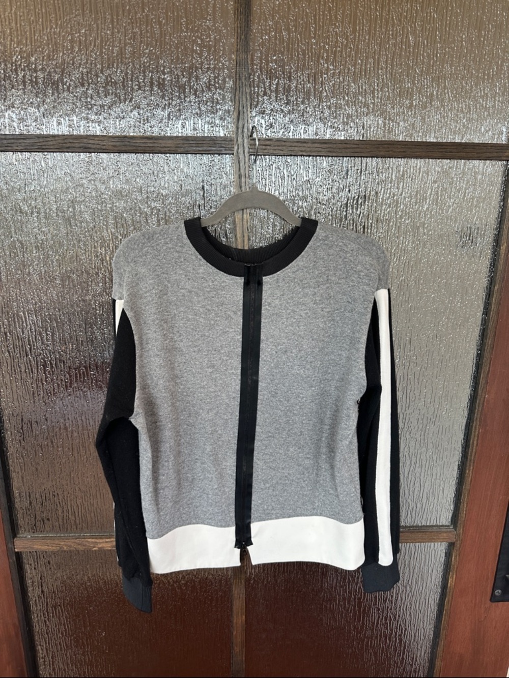 Sandro Women’s Grey, Black & White Colorblock Crewneck Sweater size Med - Picture 8 of 11